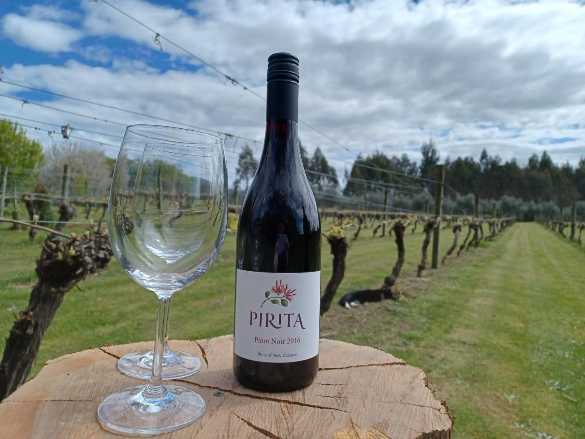 Pirita Vineyard Cottage. Upper Moutere Luaran gambar